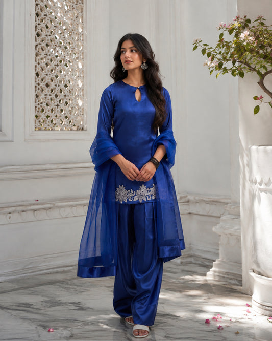 Neel Saaz suit set